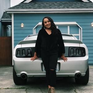 Meet your Posher, Alejandra